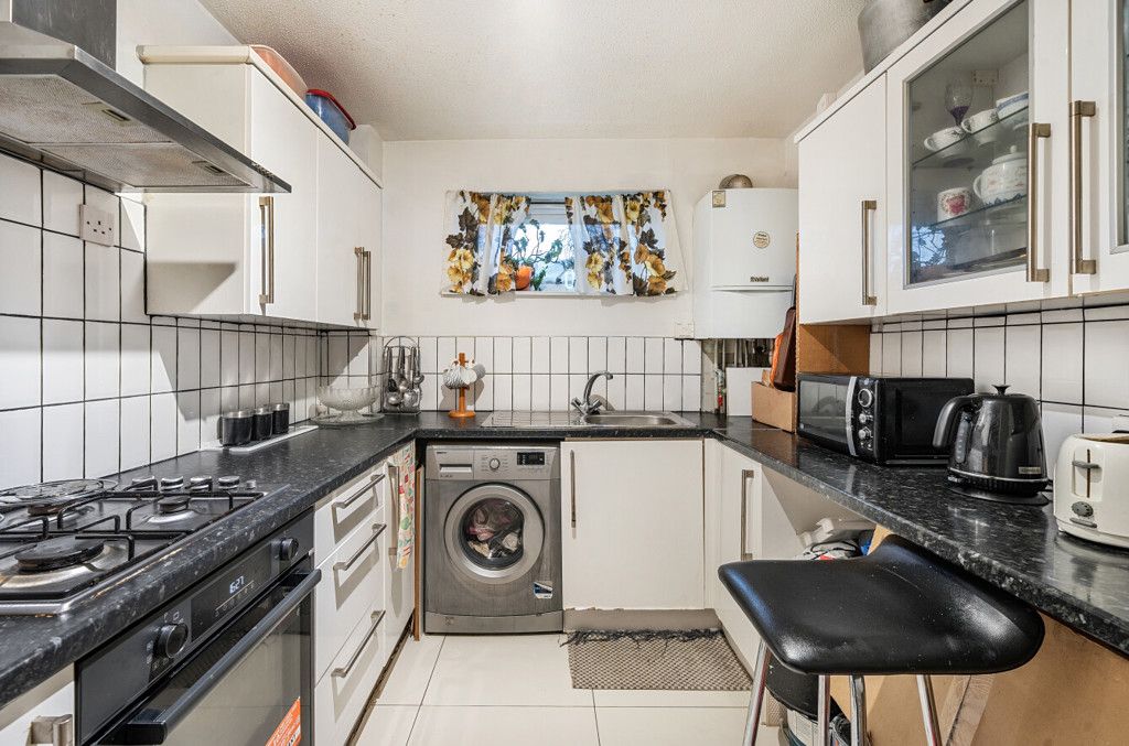 Property photo 3 of 11 Kitchen