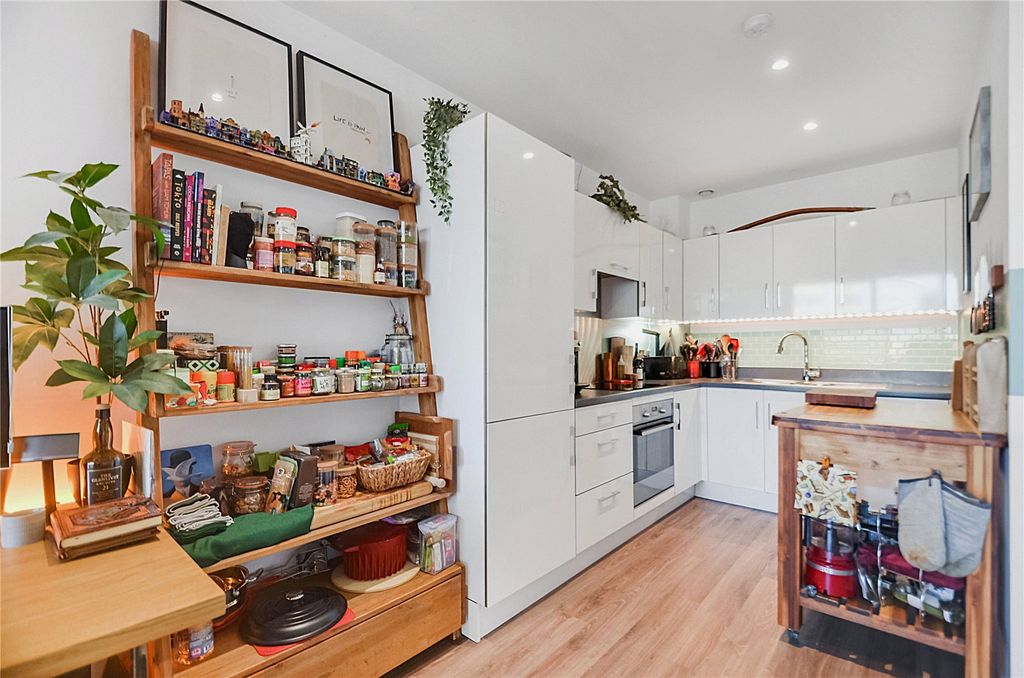 Property photo 3 of 7 Kitchen