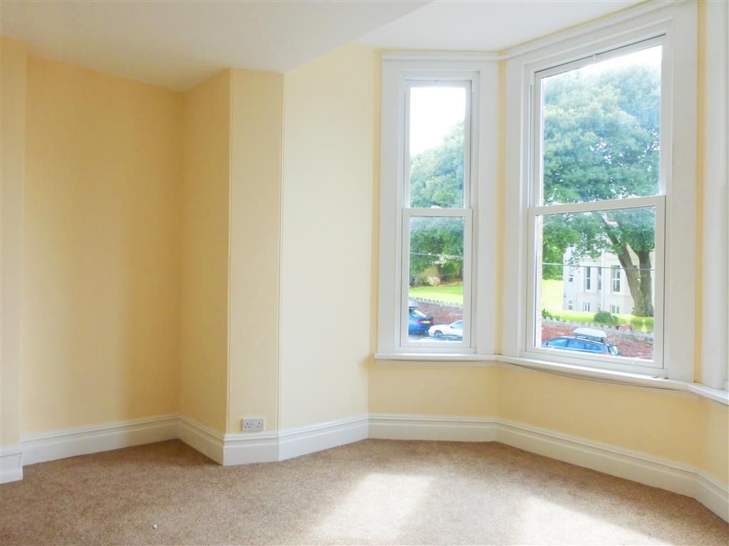 Property photo 3 of 7 Living Room