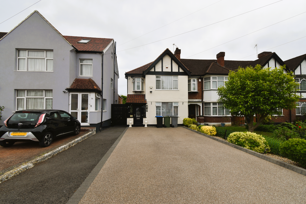 Property photo 1 of 11 Three-Bedroom End-Of-Terrace Home – East Court, North Wembley Ha0