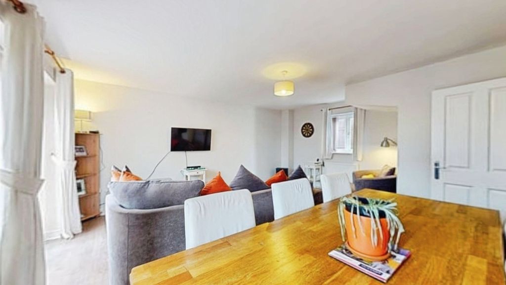 Property photo 3 of 10 Pbox-Img.Jpg