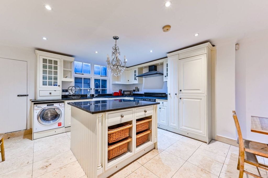 Property photo 3 of 21