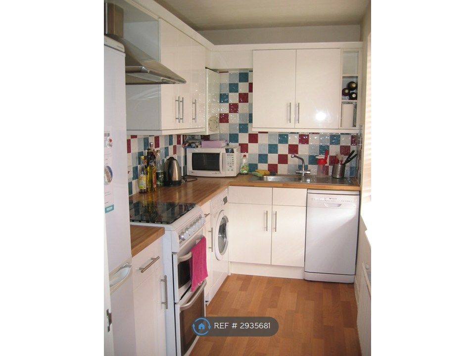 Property photo 3 of 7 Kitchen