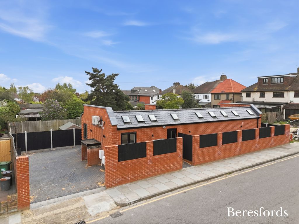 Property photo 1 of 18 Picture No. 02