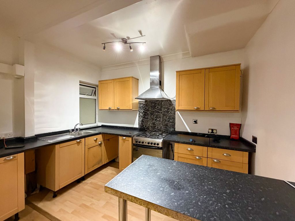 Property photo 2 of 10 St Albans E6