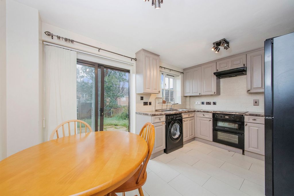 Property photo 3 of 7 Picture No. 27