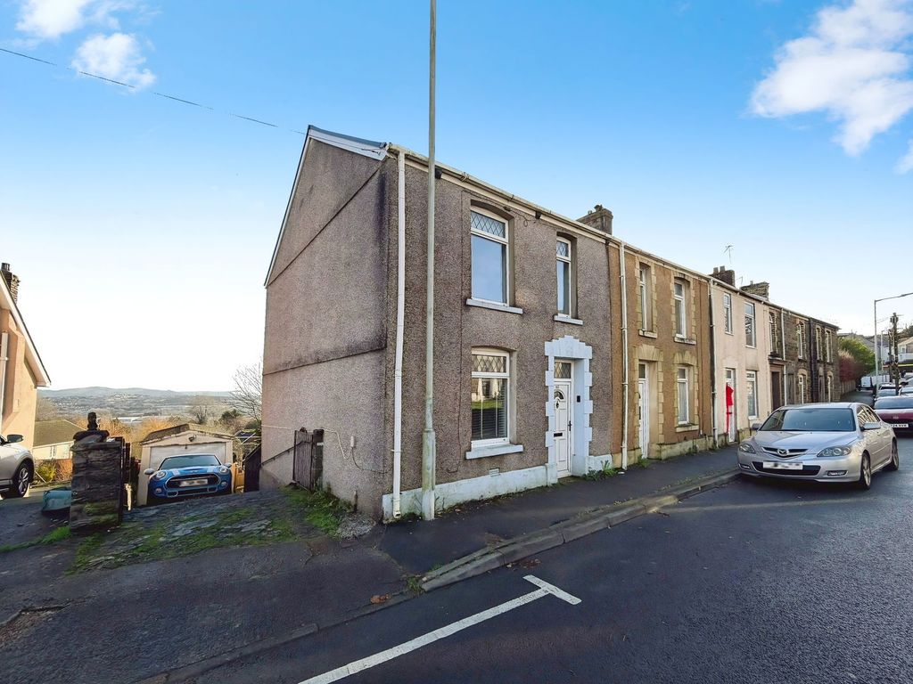 Property photo 2 of 27