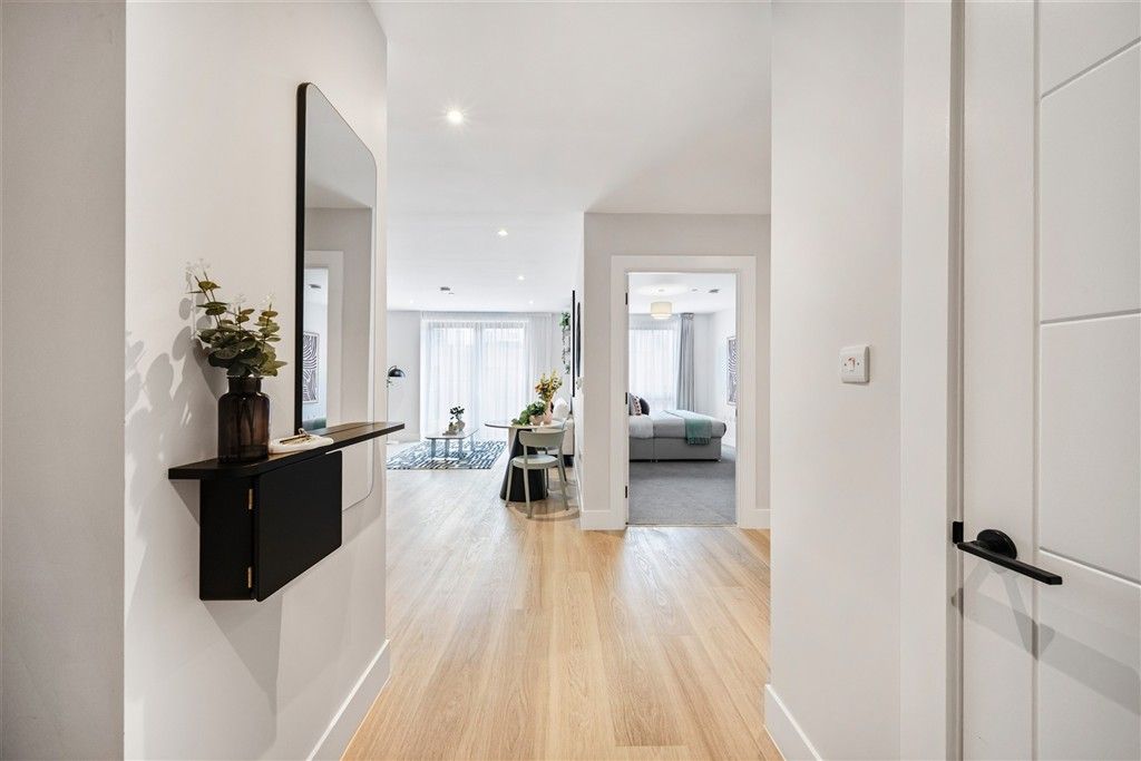 Property photo 1 of 11 Entrance Hall