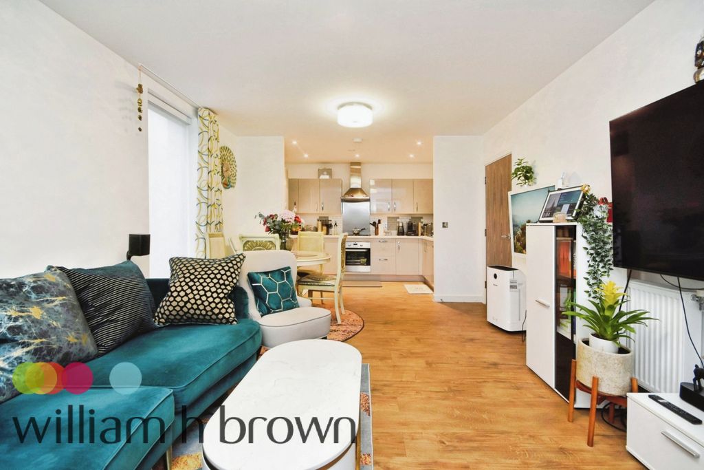 Property photo 2 of 19 Image