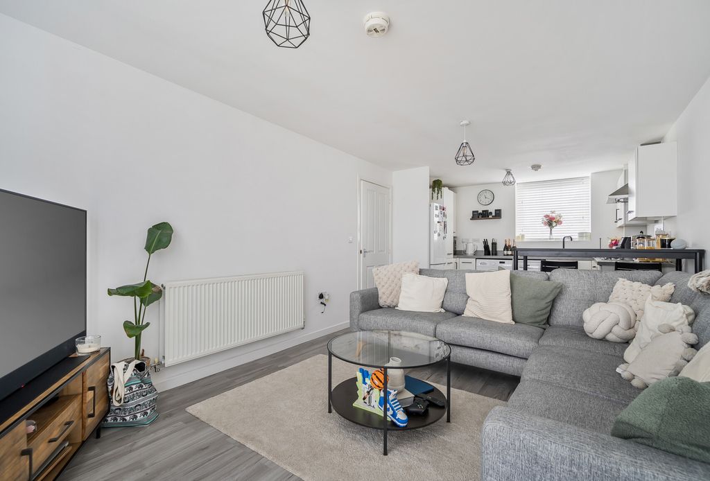 Property photo 1 of 13 1385013-8-692d7c4...