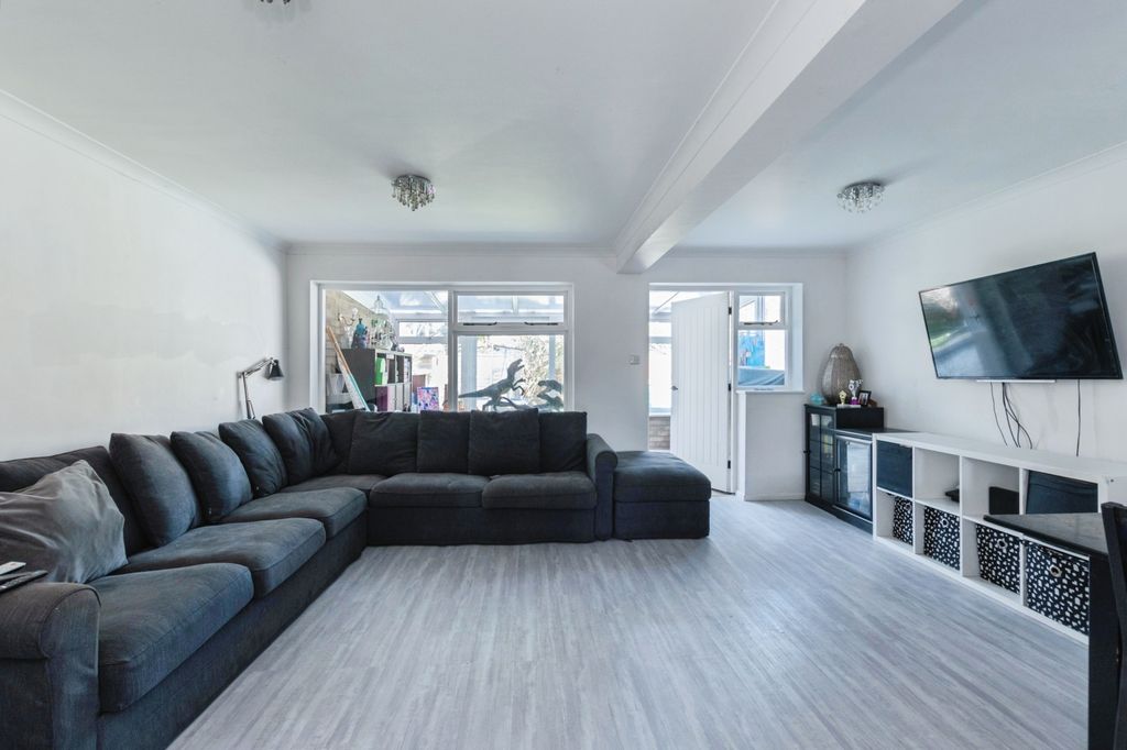 Additional image 4 of 3 bed semi-detached house for saleBronte Avenue, Christchurch BH23