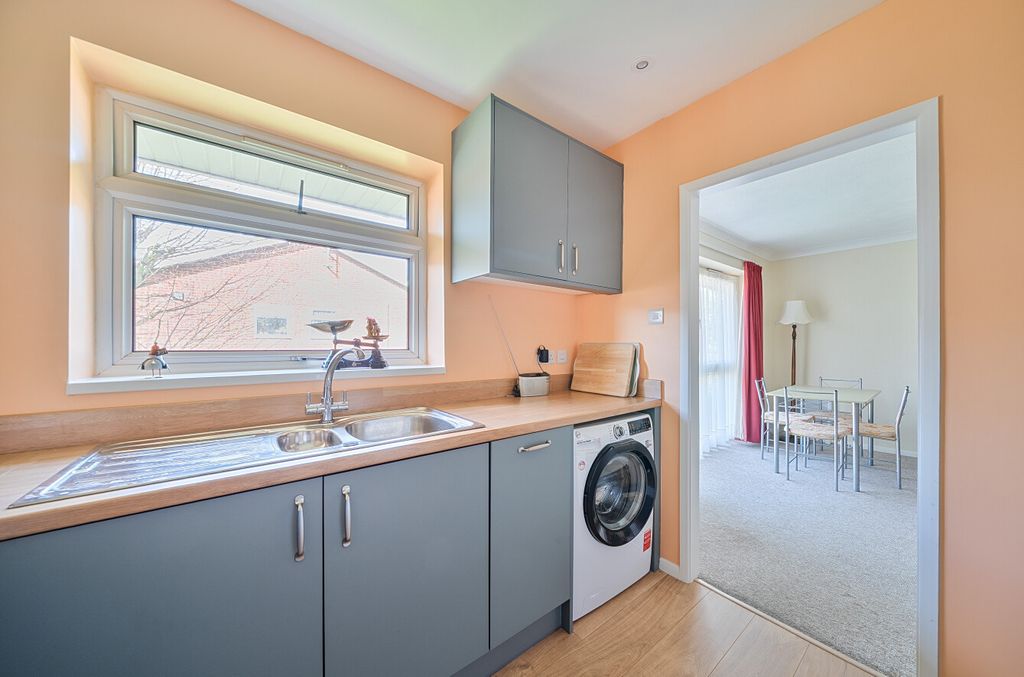 Property photo 3 of 14 1434737-19-69c3Bb...