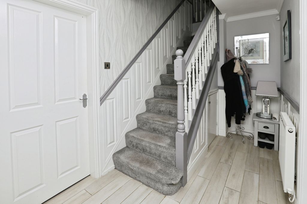 Property photo 3 of 19 Hall