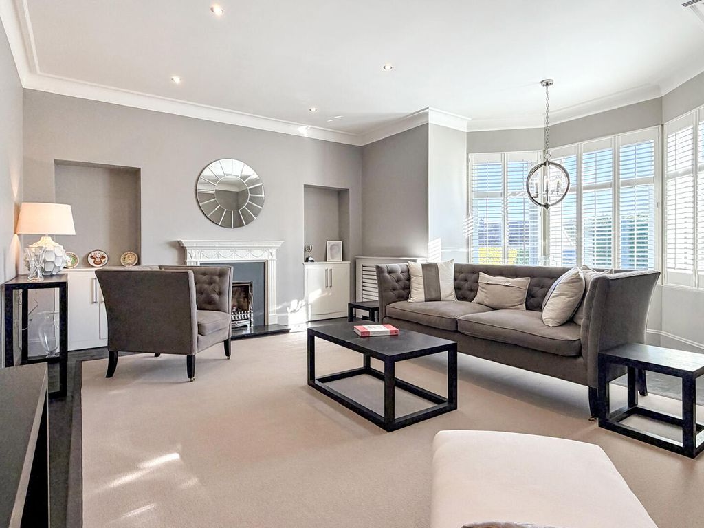 Property photo 3 of 36 Living Room