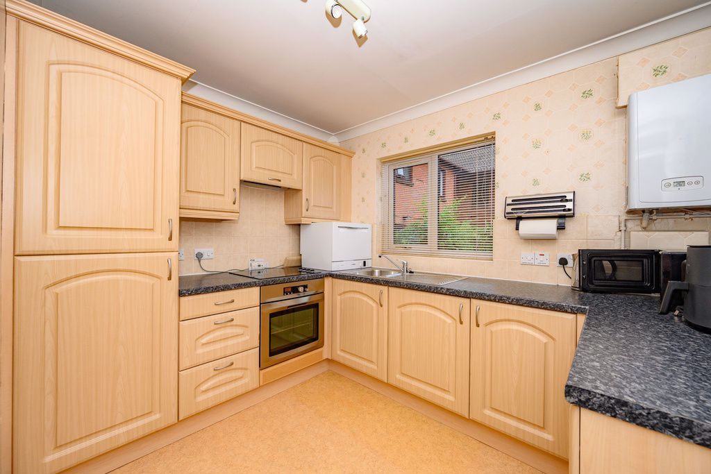 Property photo 3 of 19 Kitchen