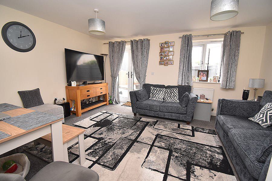 Property photo 2 of 8