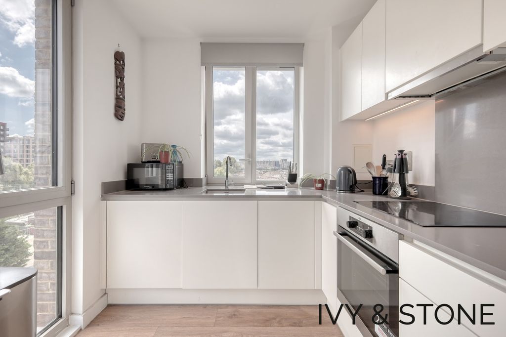 Property photo 2 of 16 4437381