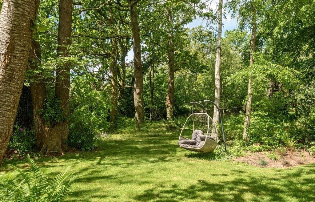 Property photo 2 of 18 Grounds