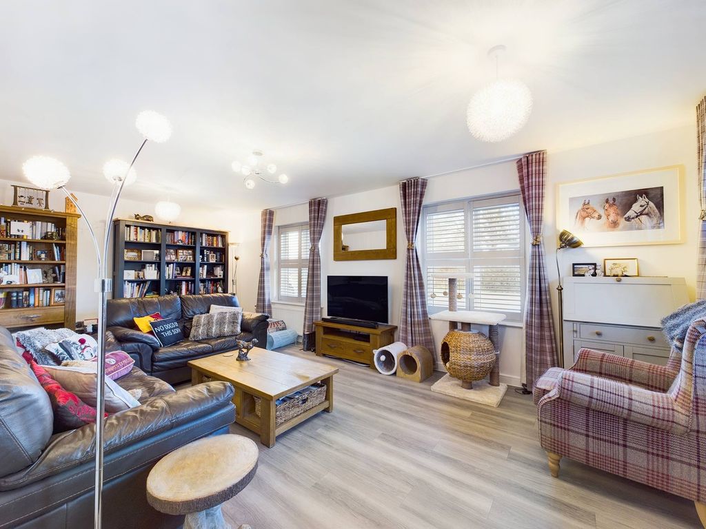 Property photo 3 of 14 Cam01354G0-Pr0042-Still011