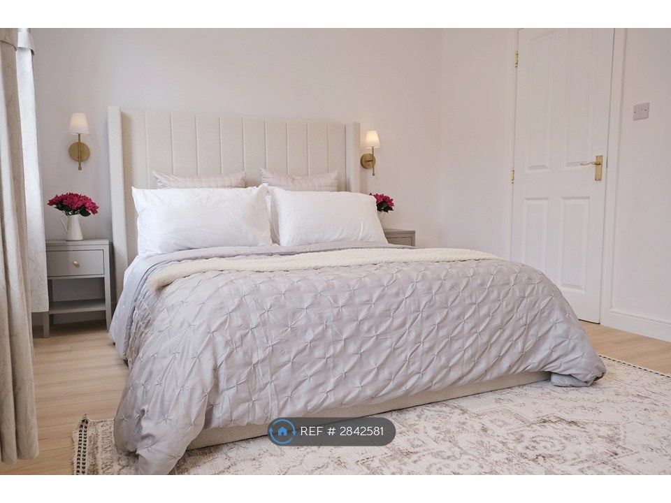 Property photo 2 of 32