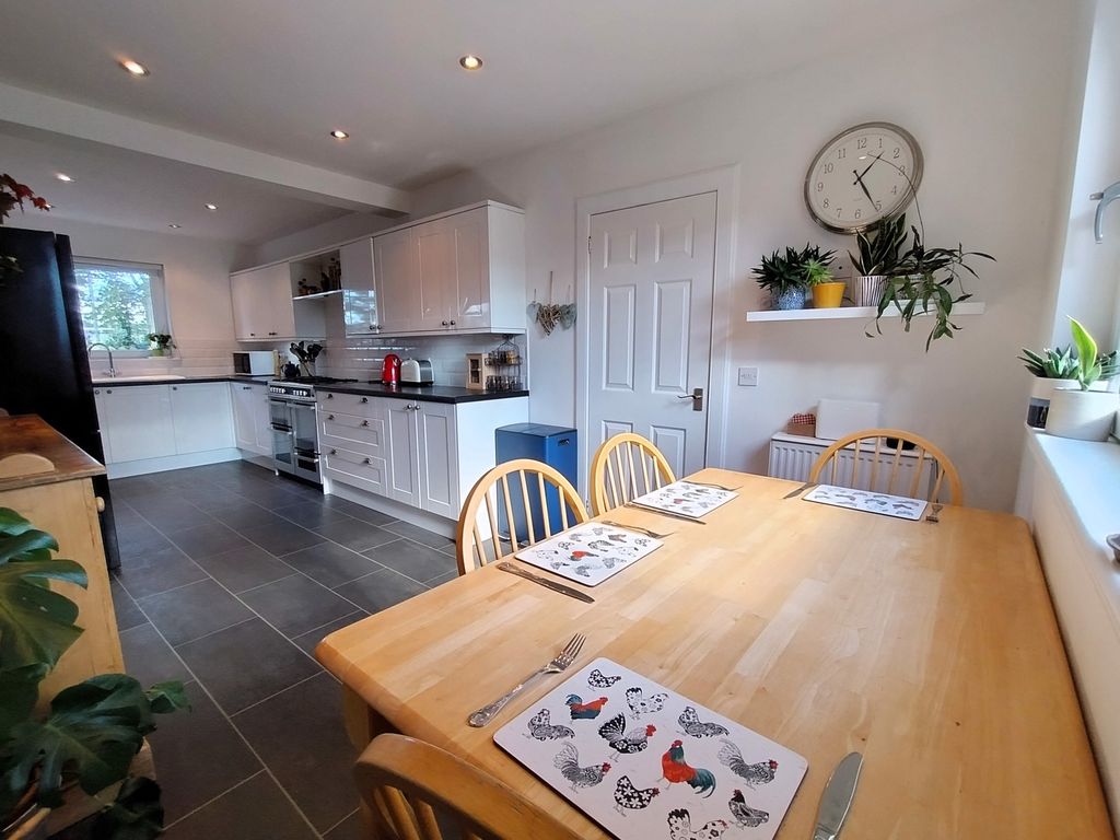 Property photo 2 of 28