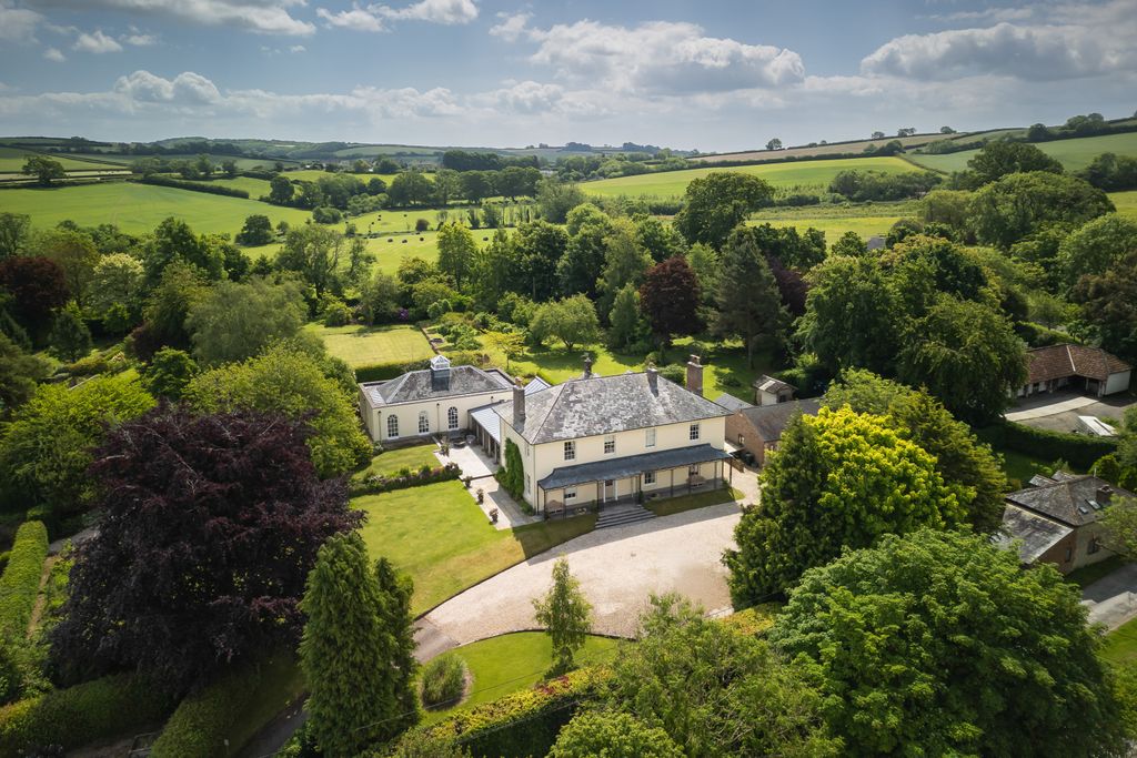 Property photo 1 of 31 Bladeley House