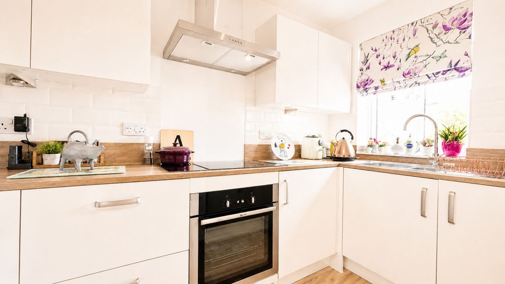 Property photo 2 of 17