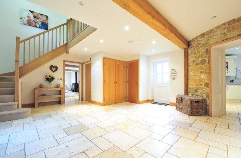 Property photo 3 of 8 Entrance Hall