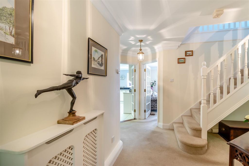 Property photo 3 of 24 8701061-Interior15.Jpg