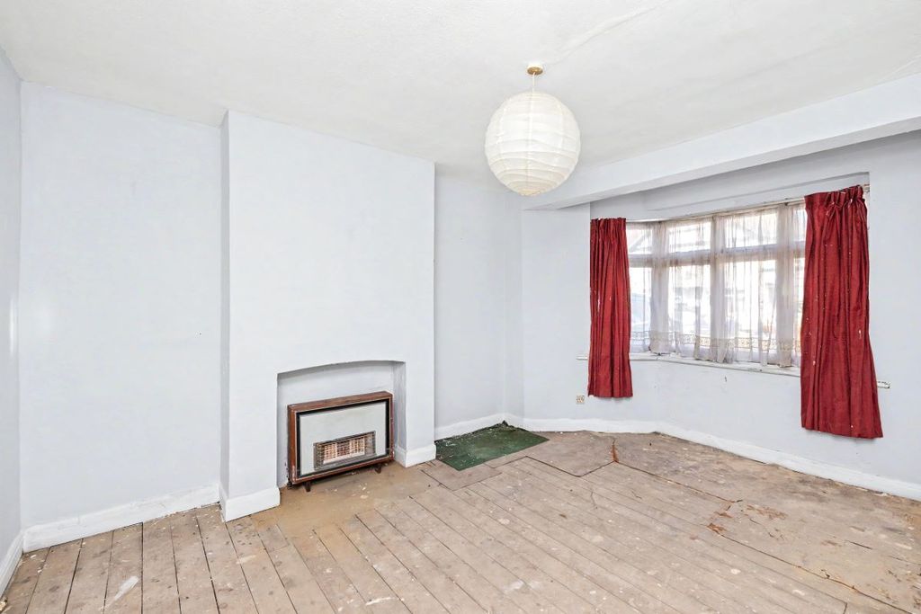 Property photo 3 of 18
