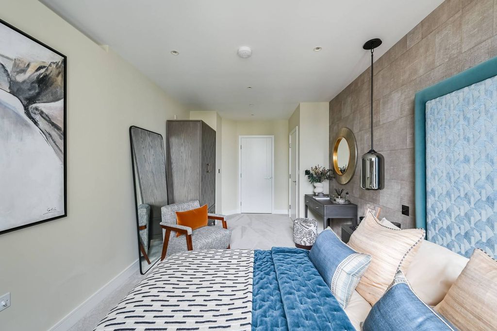 Property photo 2 of 34