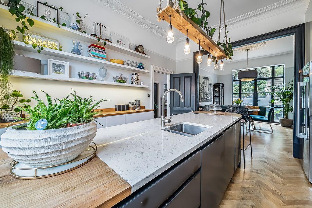 Property photo 2 of 26