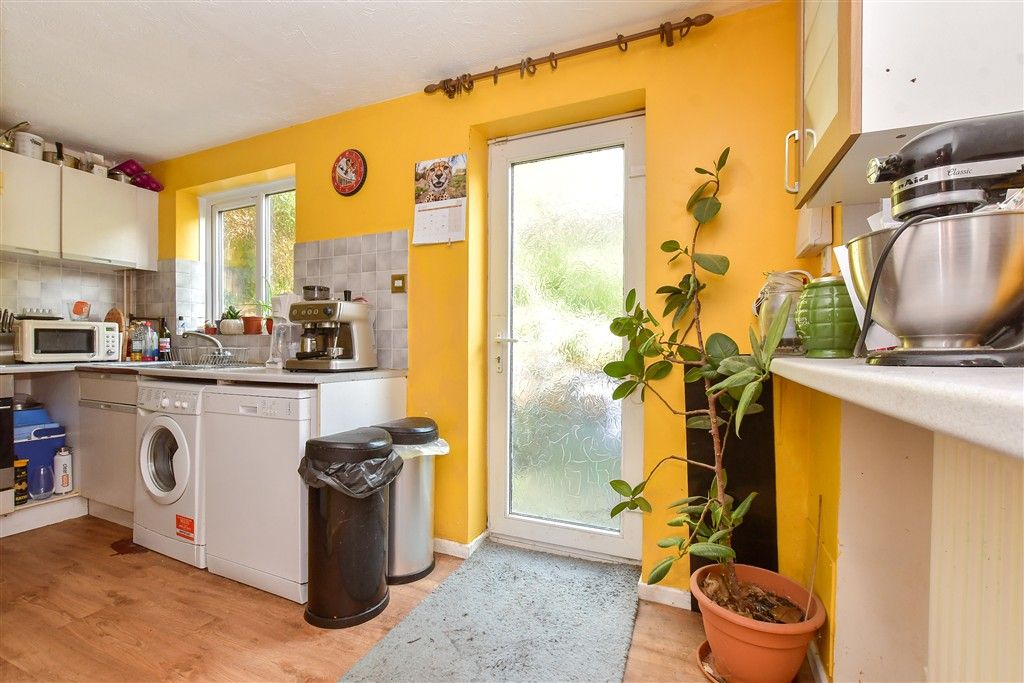 Property photo 1 of 11 Kitchen