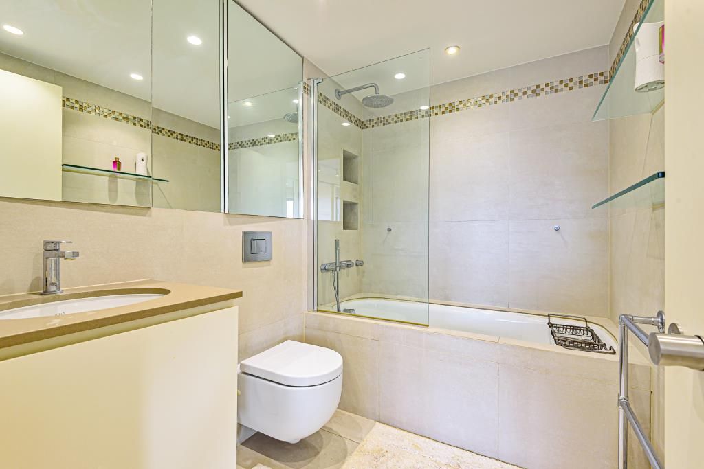 Property photo 3 of 11 Bathroom