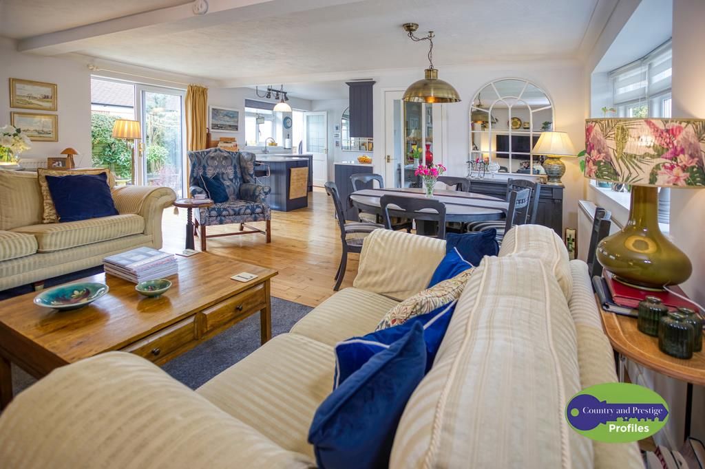 Property photo 2 of 51 24 Trafford Road  (38).Jpg