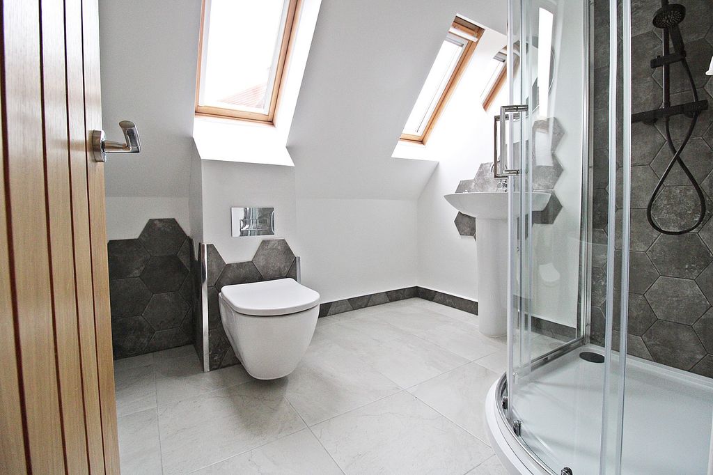 Property photo 3 of 27 Bathroom