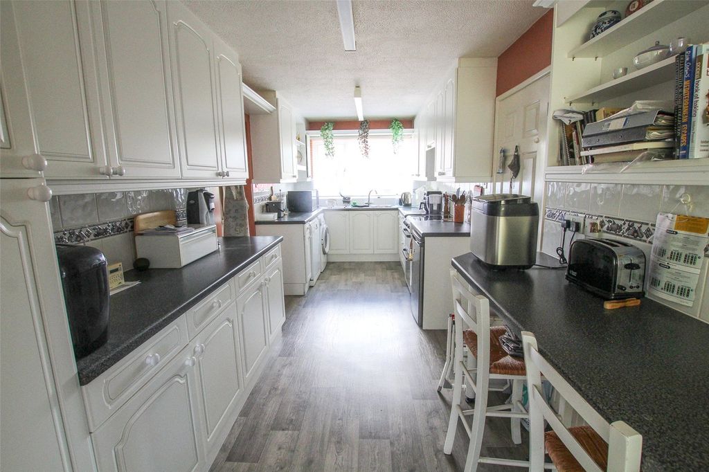 Property photo 3 of 19 Kitchen.