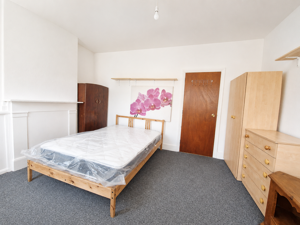 Property photo 2 of 6 Room 3B Opposite