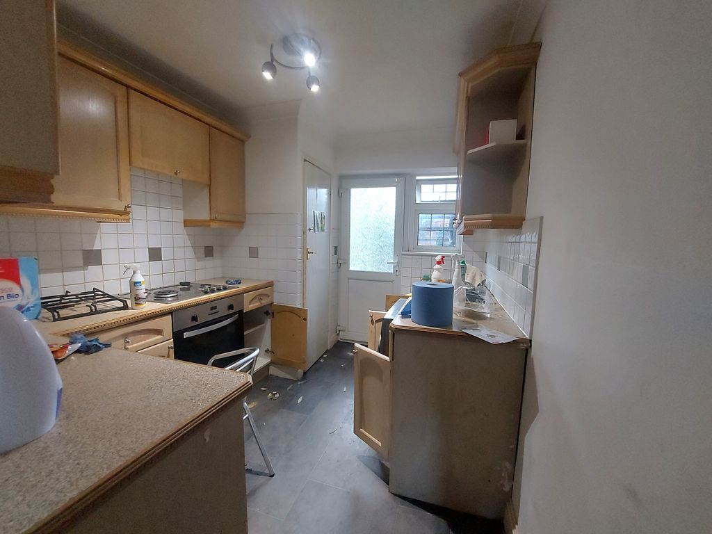 Property photo 1 of 7 2 Bed Ground Floor Maisonette To Rent Eastern Avenue East, Romford Rm2