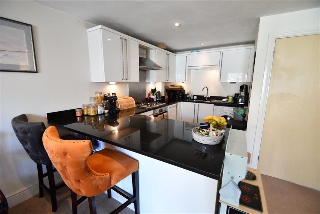 Property photo 2 of 9 Kitchen