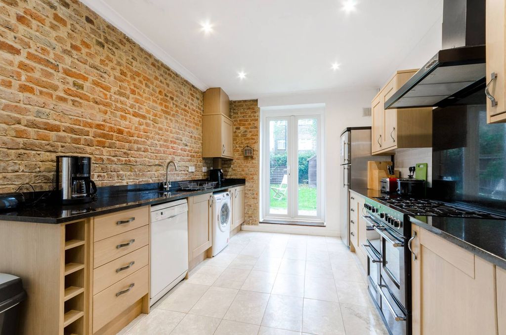 Property photo 2 of 19