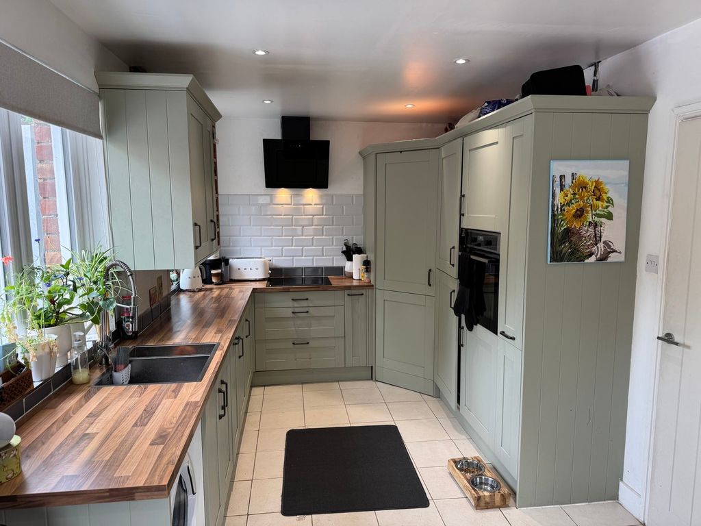 Property photo 3 of 15 Dining Kitchen