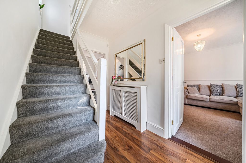 Property photo 2 of 15 1382925-22-691c76...