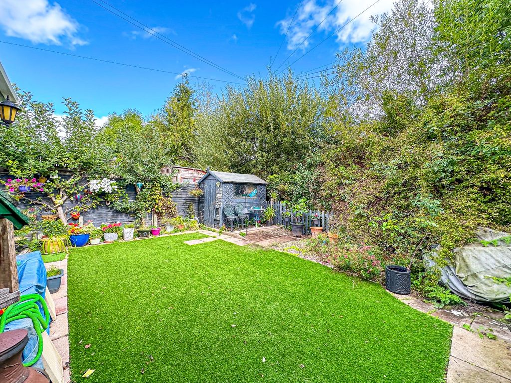Property photo 2 of 15 5522367