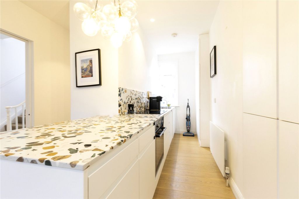 Property photo 3 of 19 Kitchen