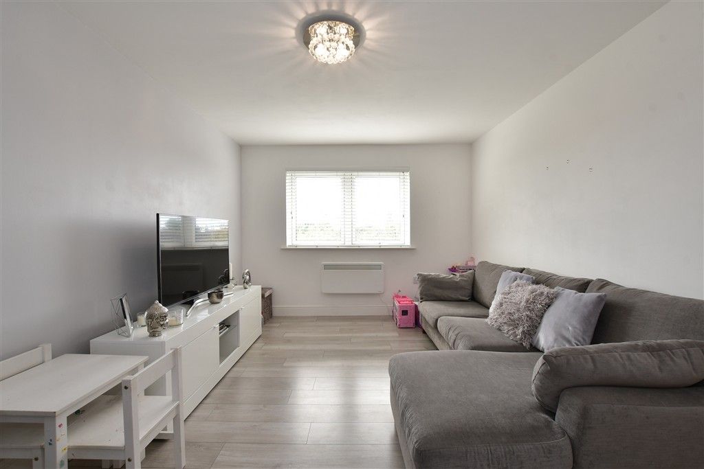 Property photo 1 of 9 Lounge/Dining Room