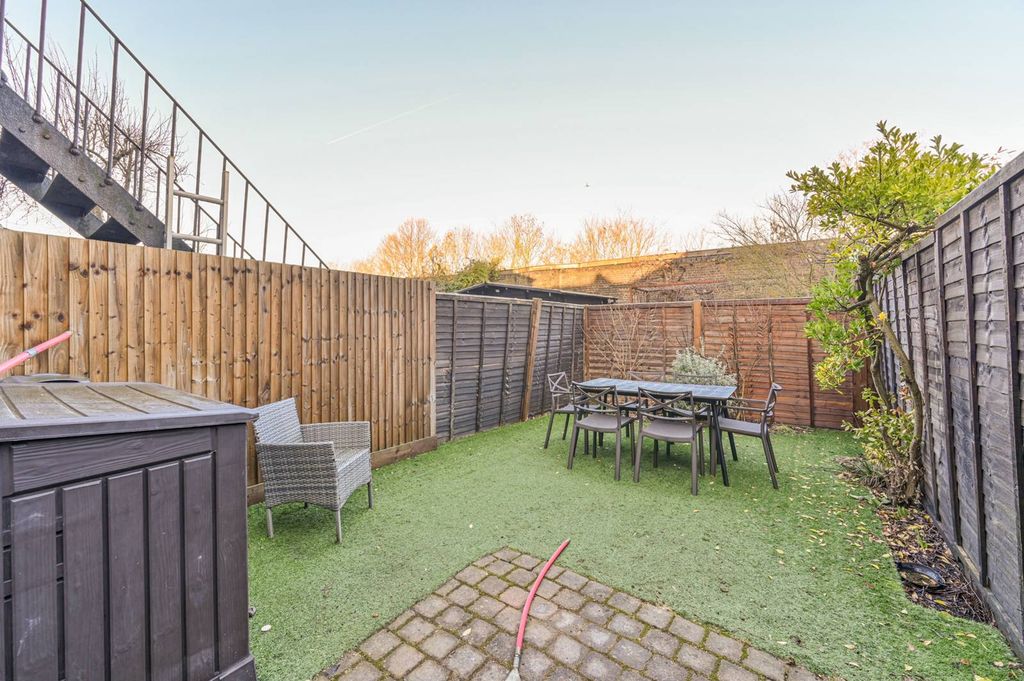 Property photo 3 of 11