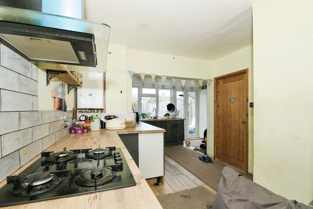 Property photo 3 of 17