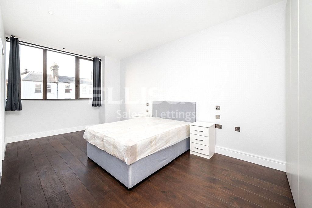 Property photo 3 of 11 Picture No. 10