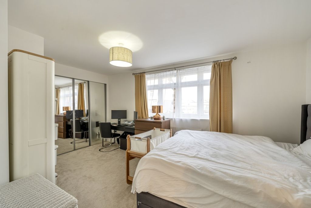 Property photo 2 of 7 932303 (3)